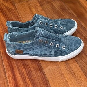 Blowfish Textured Denim Women’s Sneakers size 8.5